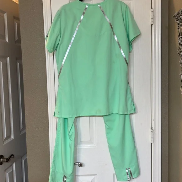 Grey's Anatomy Mint Green Scrub set with Silver Trim - Picture 2 of 5